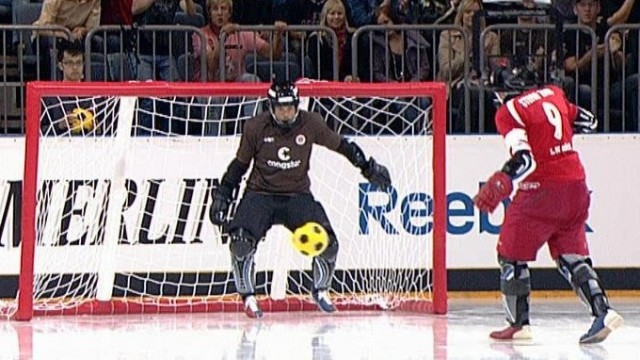Eisfußballevent für Firmen bei München